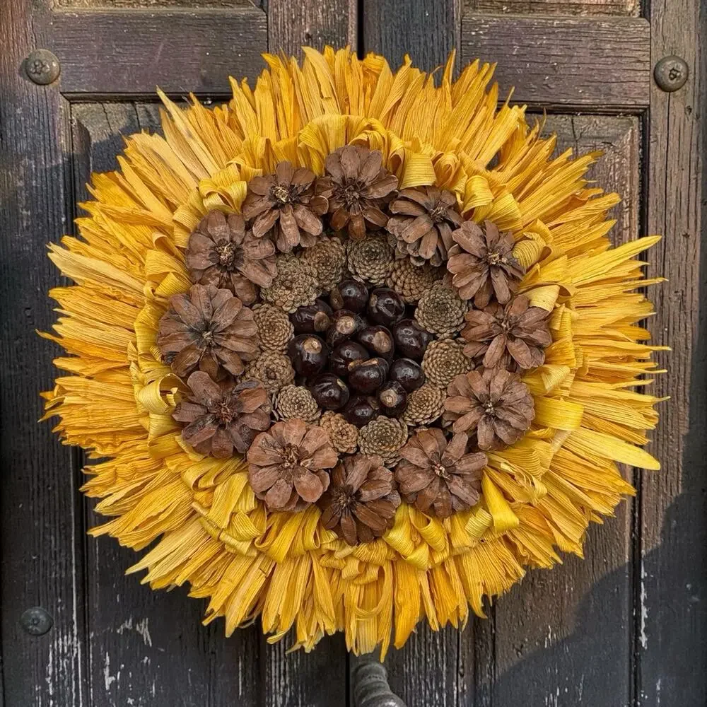 Corn Husk Sunflower Shaped Wreath Hanging Decor Pine Cones Buckeye Nuts 16